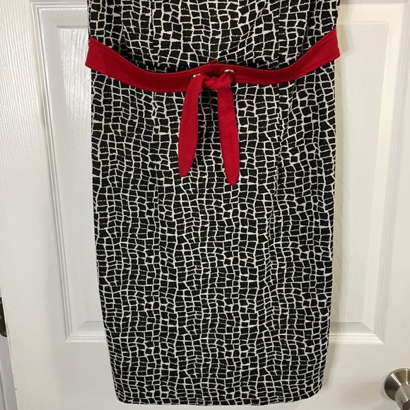 8. Black and white dress with red attached belt - Picture 6 of 7